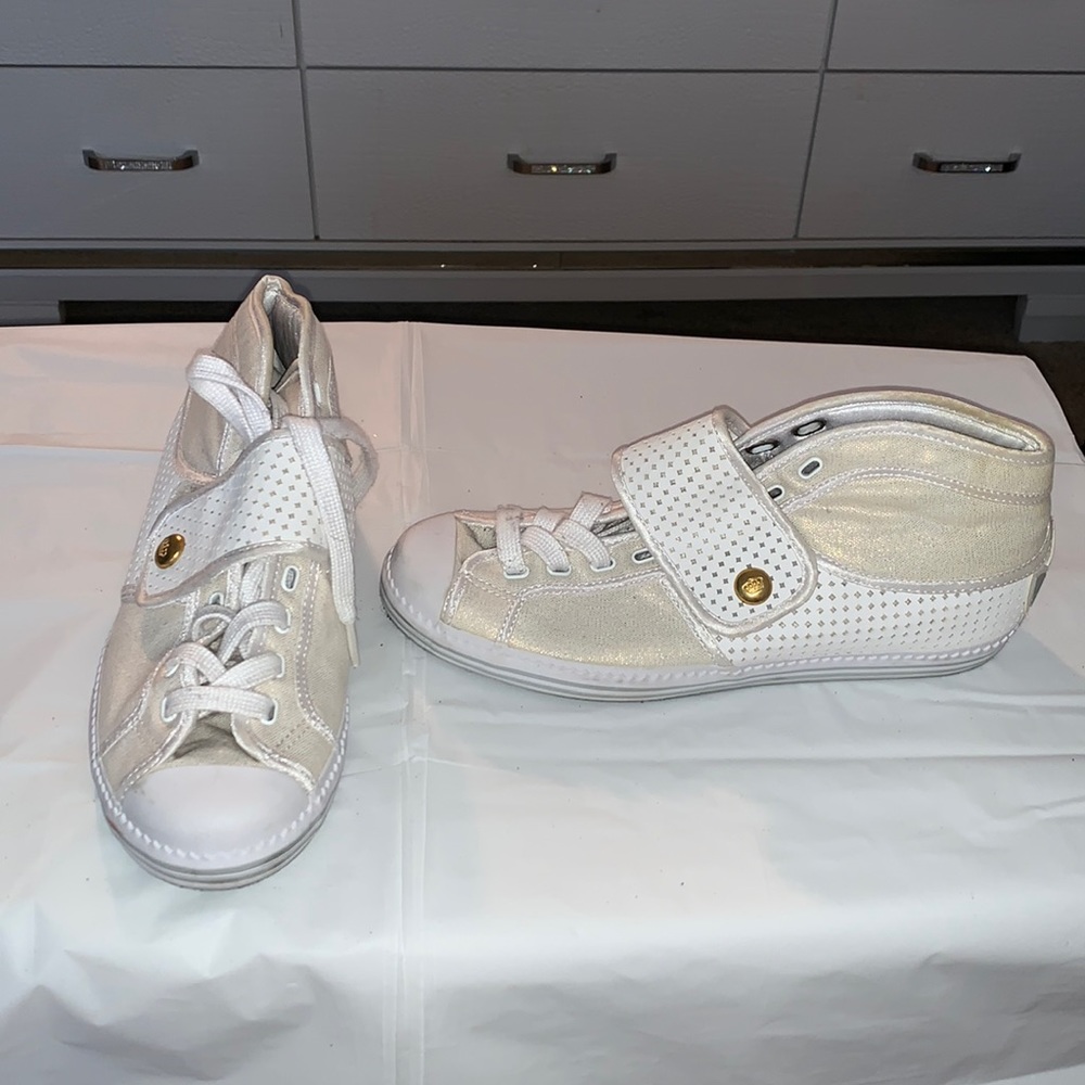 White/Cream Adidas sneakers! Super cute!